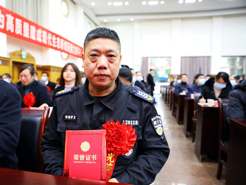 1.27日，李刚荣获泸州市纳溪区建设“平安中国树模县”先进小我私家.JPG