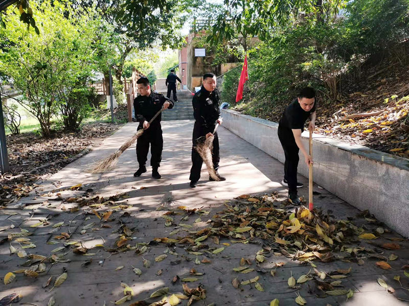 “学雷锋·环保行”主题党日运动照片2.jpg